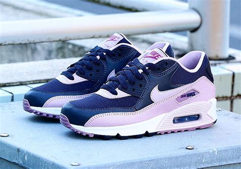 Nike Air Max 90 Sneaker (Women) .